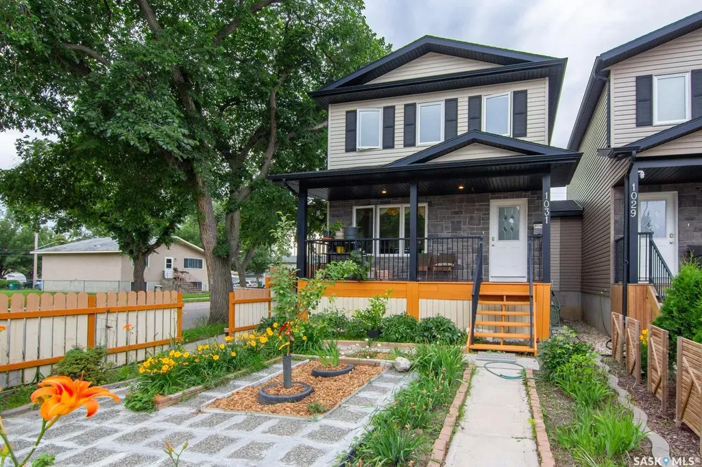 1031 O Avenue S Saskatoon SK S7M 2T1