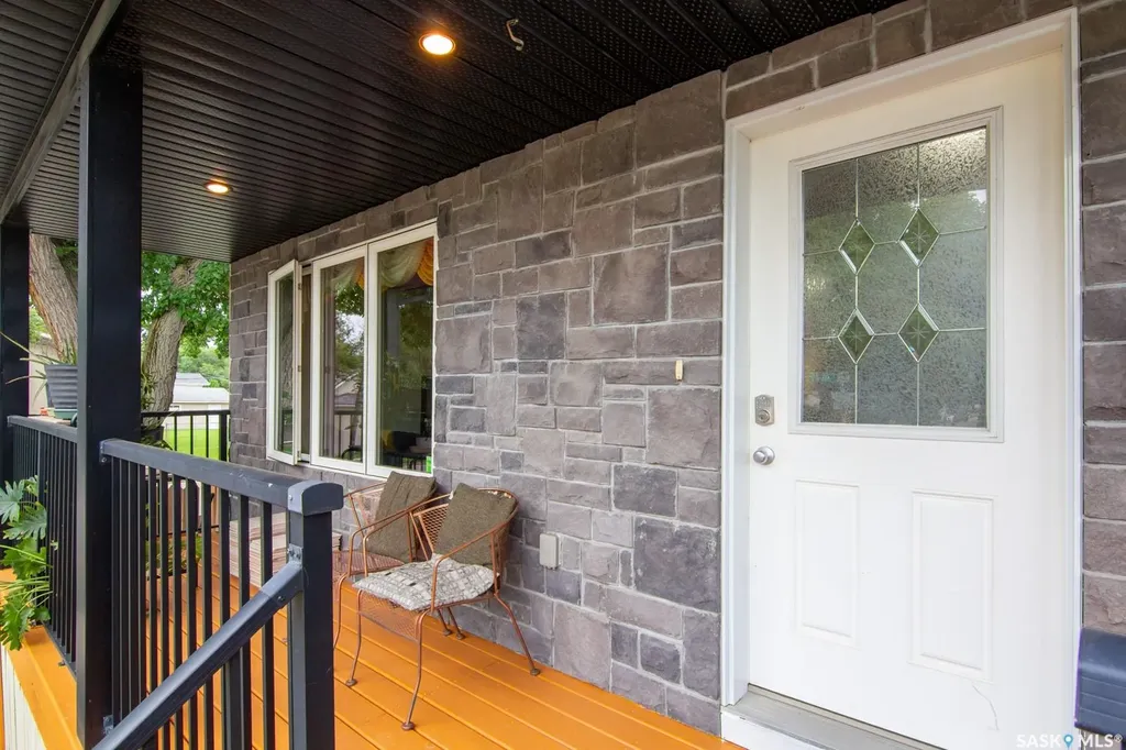 1031 O Avenue S Saskatoon SK S7M 2T1
