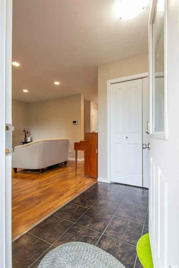 1031 O Avenue S Saskatoon SK S7M 2T1