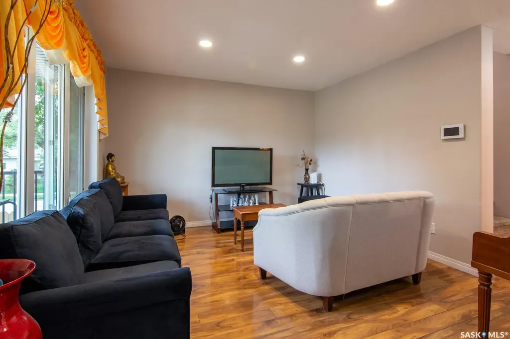 1031 O Avenue S Saskatoon SK S7M 2T1