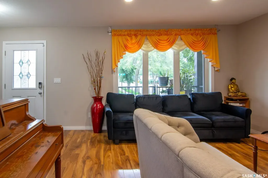1031 O Avenue S Saskatoon SK S7M 2T1