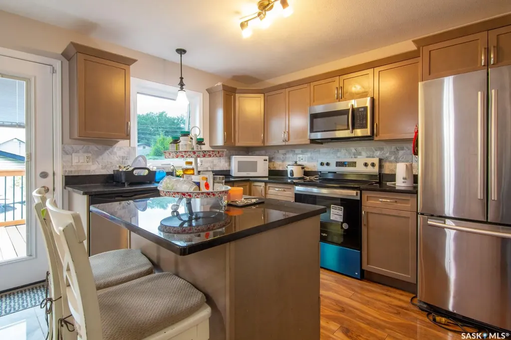 1031 O Avenue S Saskatoon SK S7M 2T1