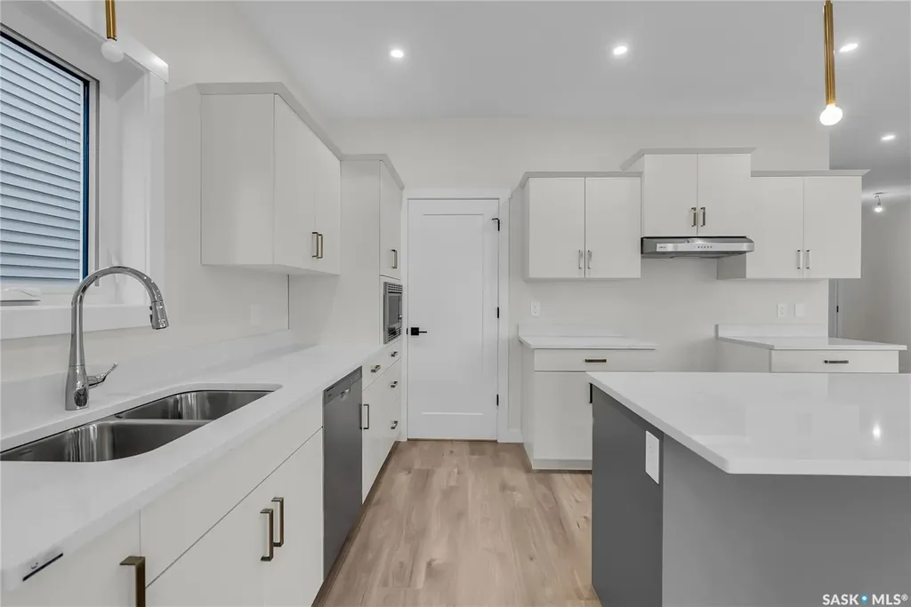 119 Amisk Way Saskatoon SK S7V 1W5
