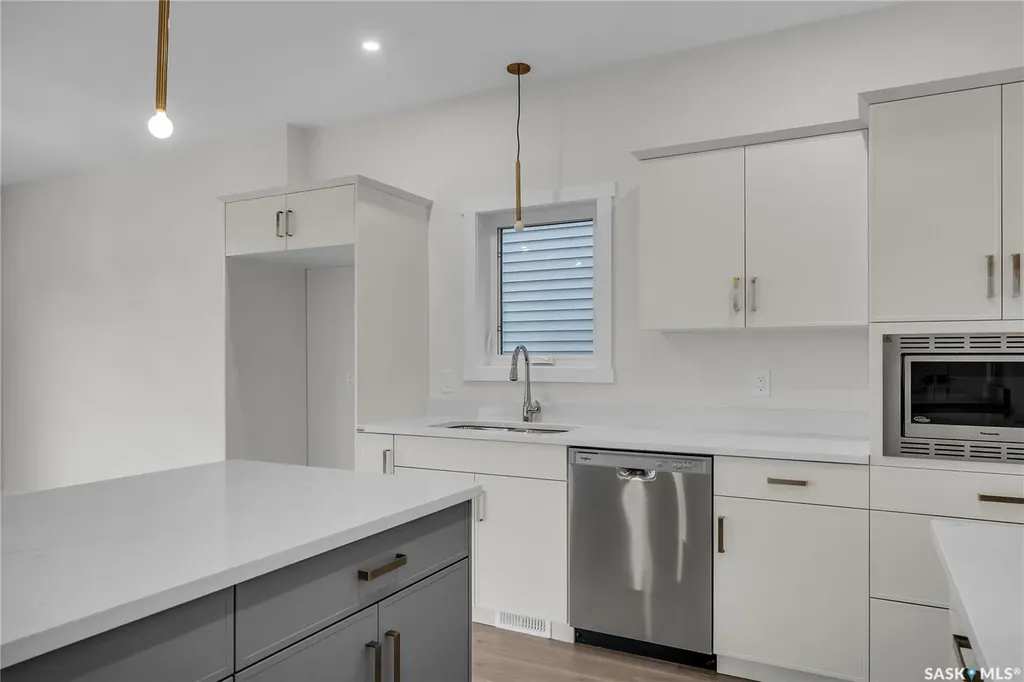 119 Amisk Way Saskatoon SK S7V 1W5
