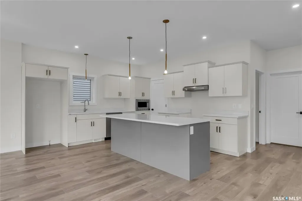 119 Amisk Way Saskatoon SK S7V 1W5