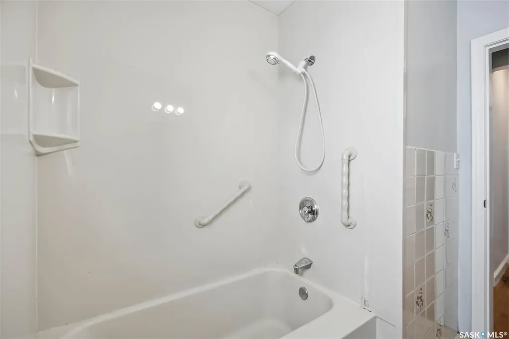1318 B Avenue N Saskatoon SK S7L 1G5