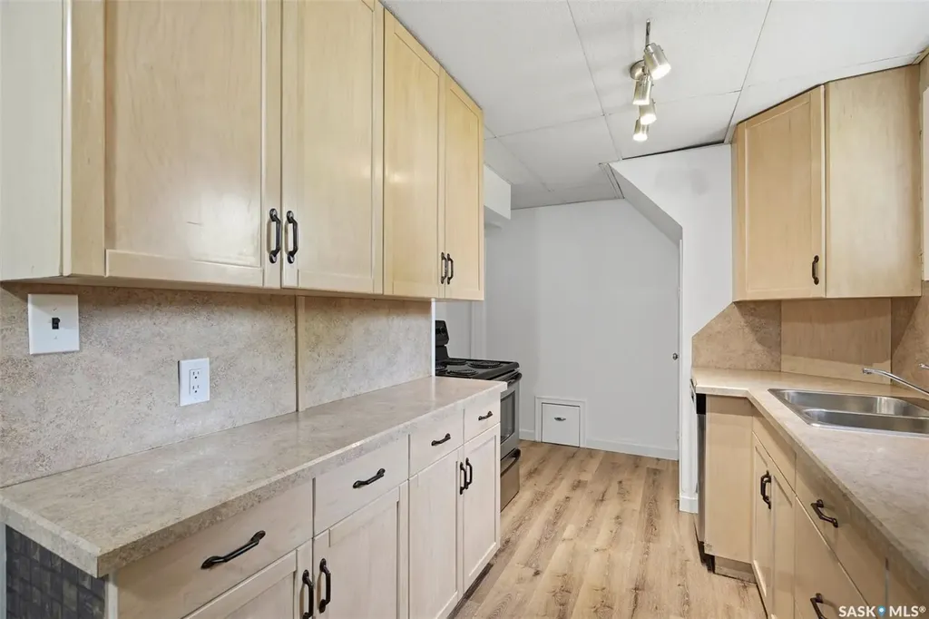 1318 B Avenue N Saskatoon SK S7L 1G5