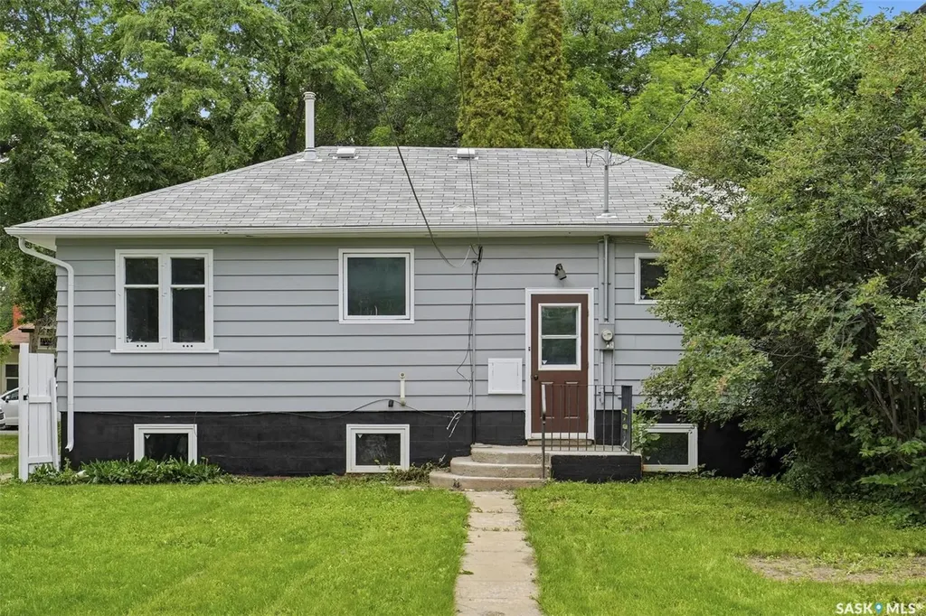 1318 B Avenue N Saskatoon SK S7L 1G5