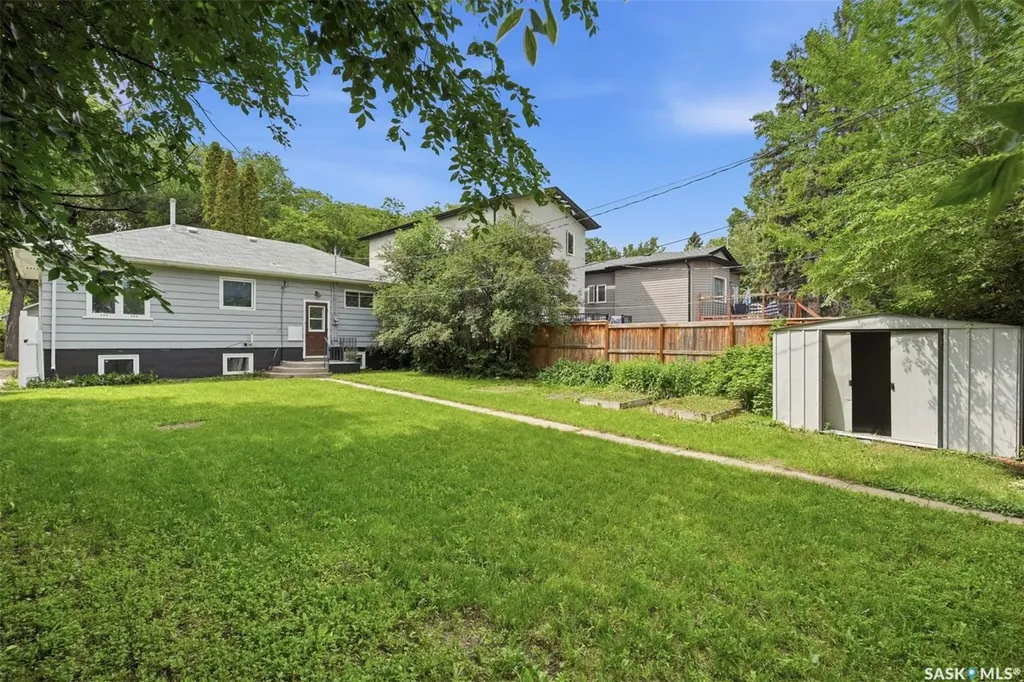 1318 B Avenue N Saskatoon SK S7L 1G5