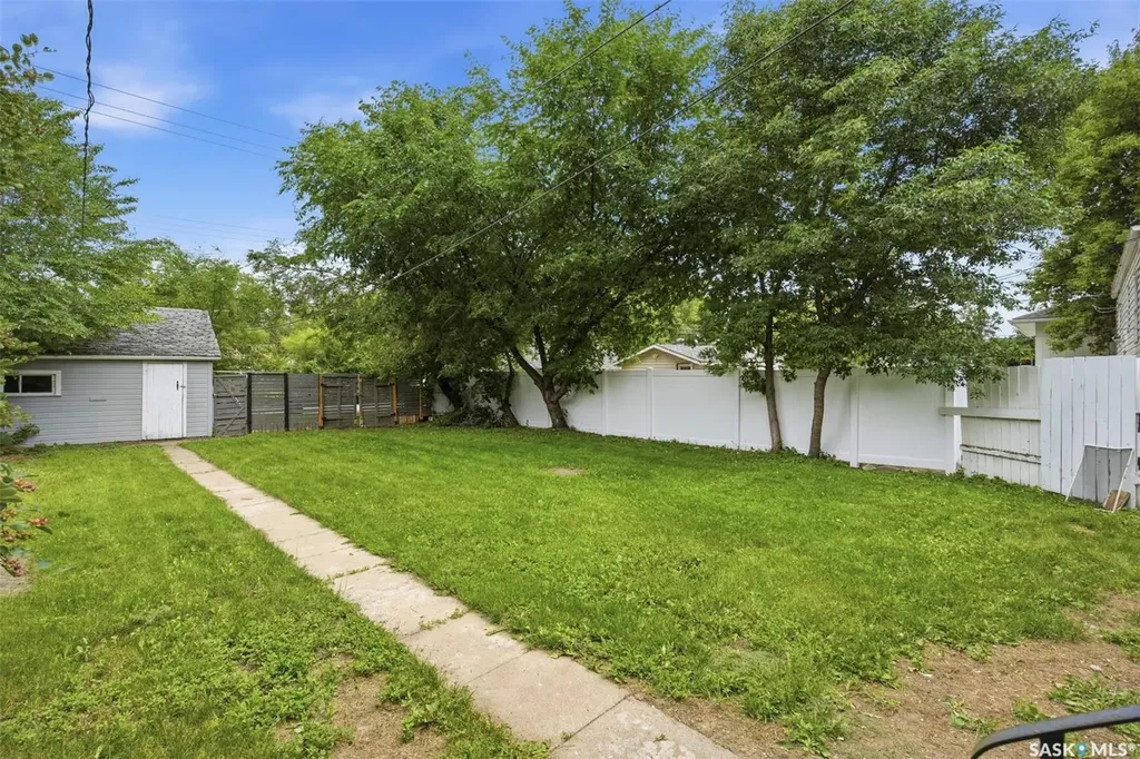 1318 B Avenue N Saskatoon SK S7L 1G5