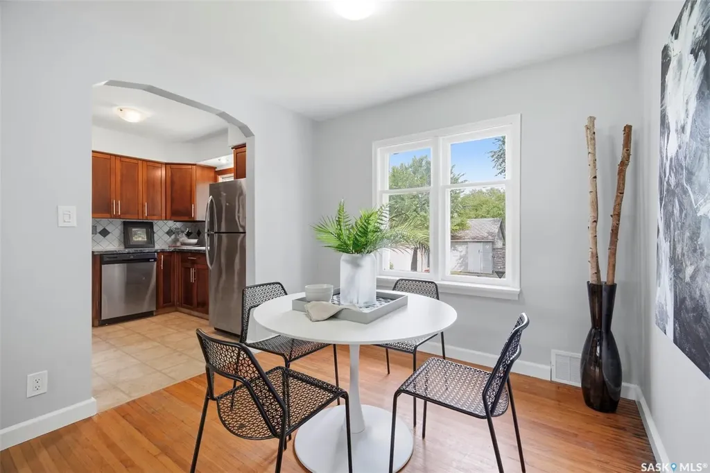 1318 B Avenue N Saskatoon SK S7L 1G5