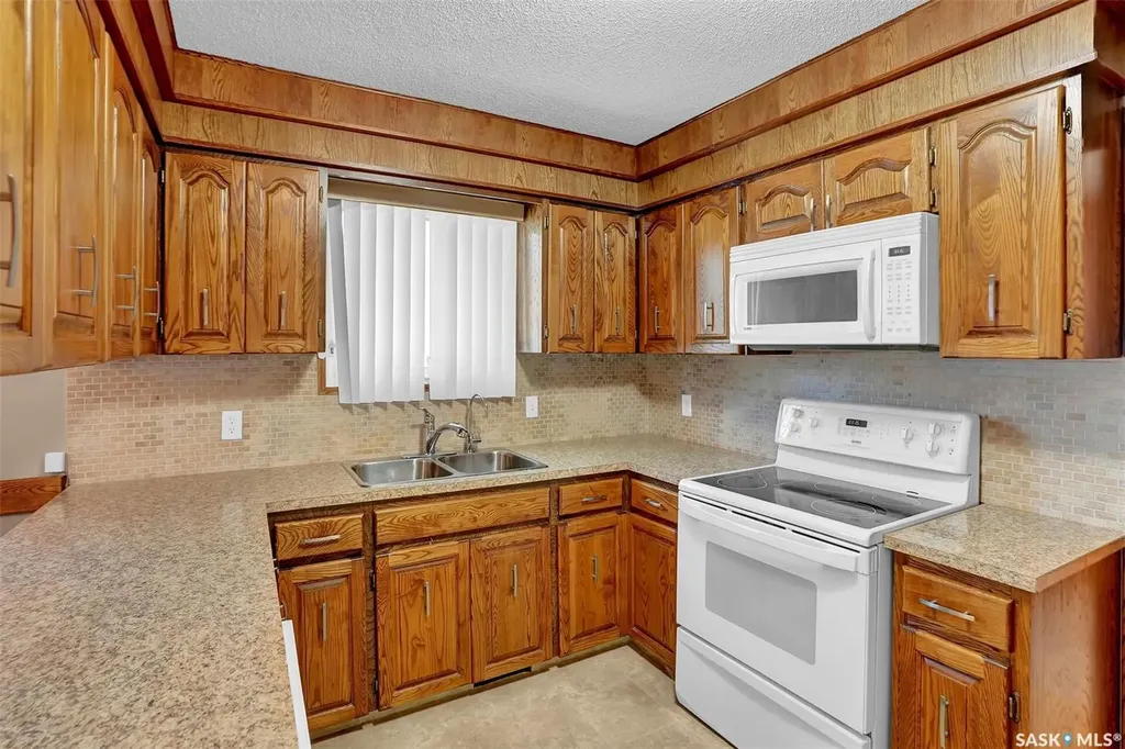 4 Groome Avenue Regina SK S4S 6E6