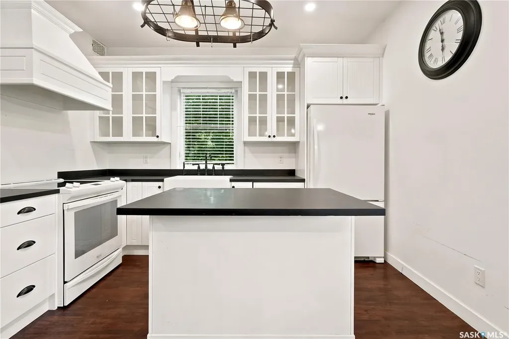 223 Green Avenue Regina Beach SK S0G 4C0