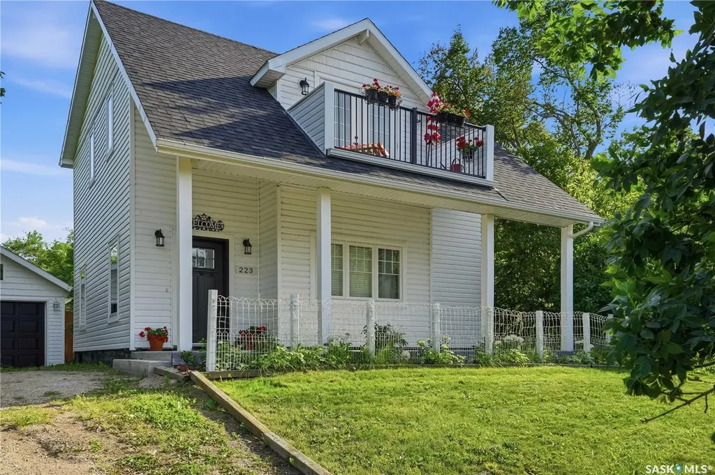223 Green Avenue Regina Beach SK S0G 4C0