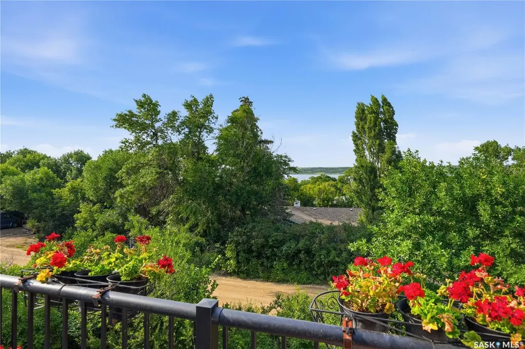 223 Green Avenue Regina Beach SK S0G 4C0
