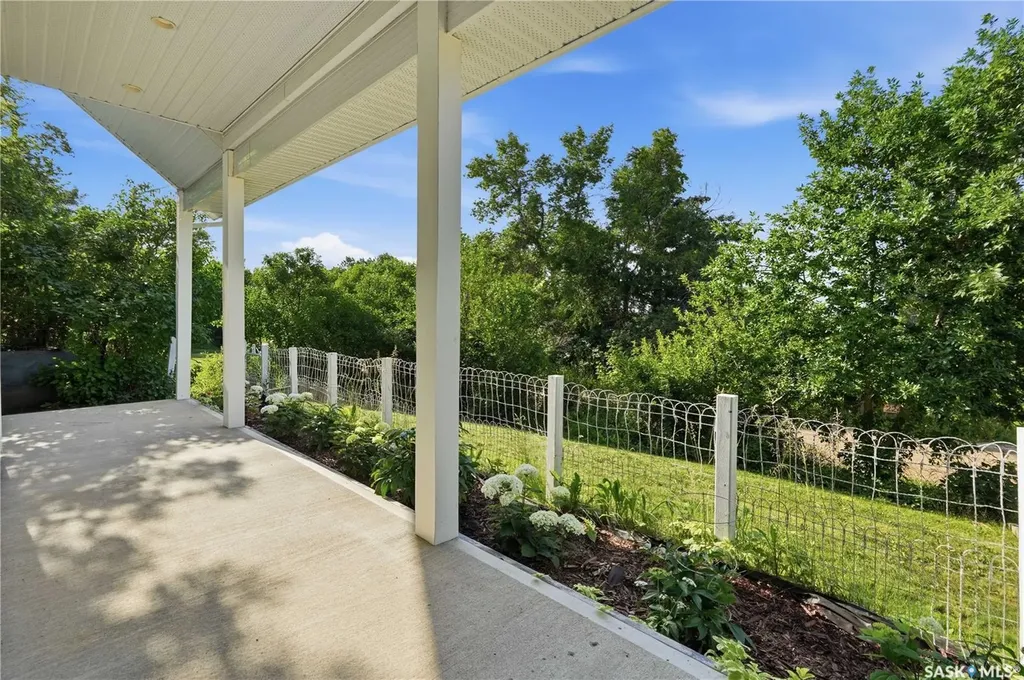 223 Green Avenue Regina Beach SK S0G 4C0