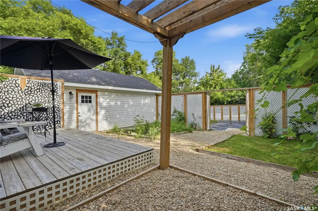 223 Green Avenue Regina Beach SK S0G 4C0