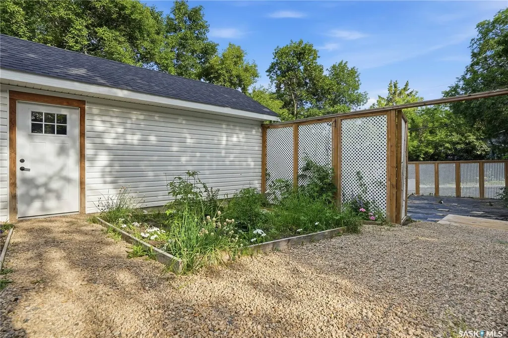 223 Green Avenue Regina Beach SK S0G 4C0