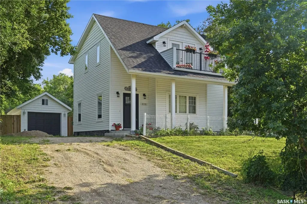 223 Green Avenue Regina Beach SK S0G 4C0