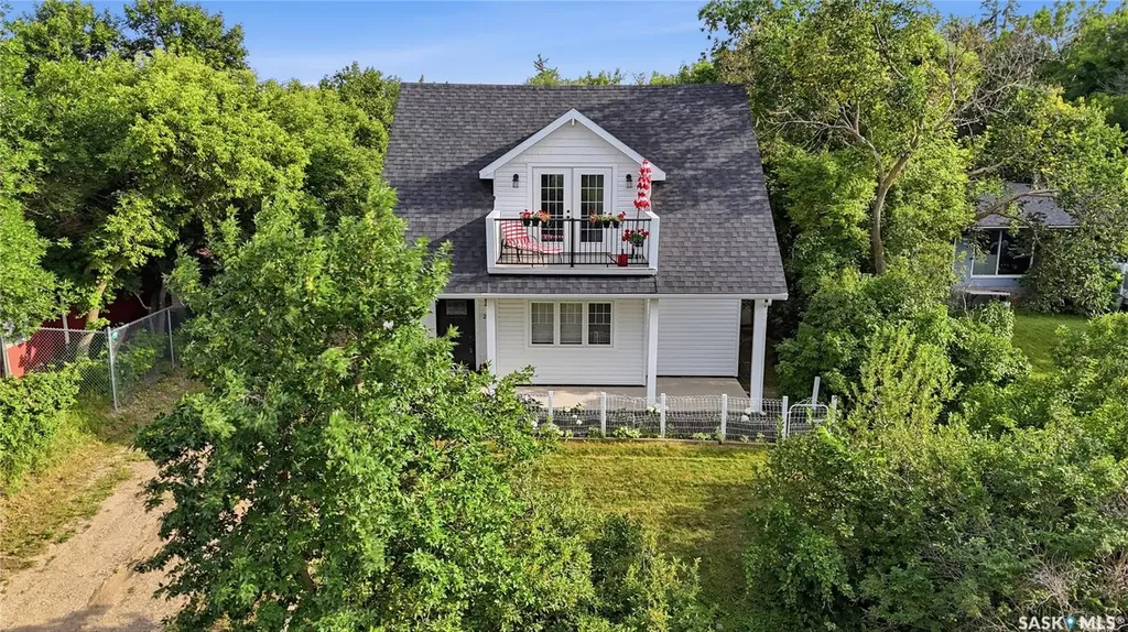 223 Green Avenue Regina Beach SK S0G 4C0