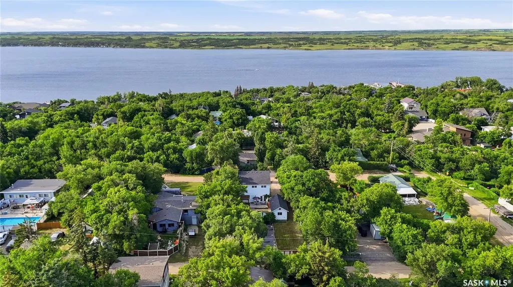 223 Green Avenue Regina Beach SK S0G 4C0