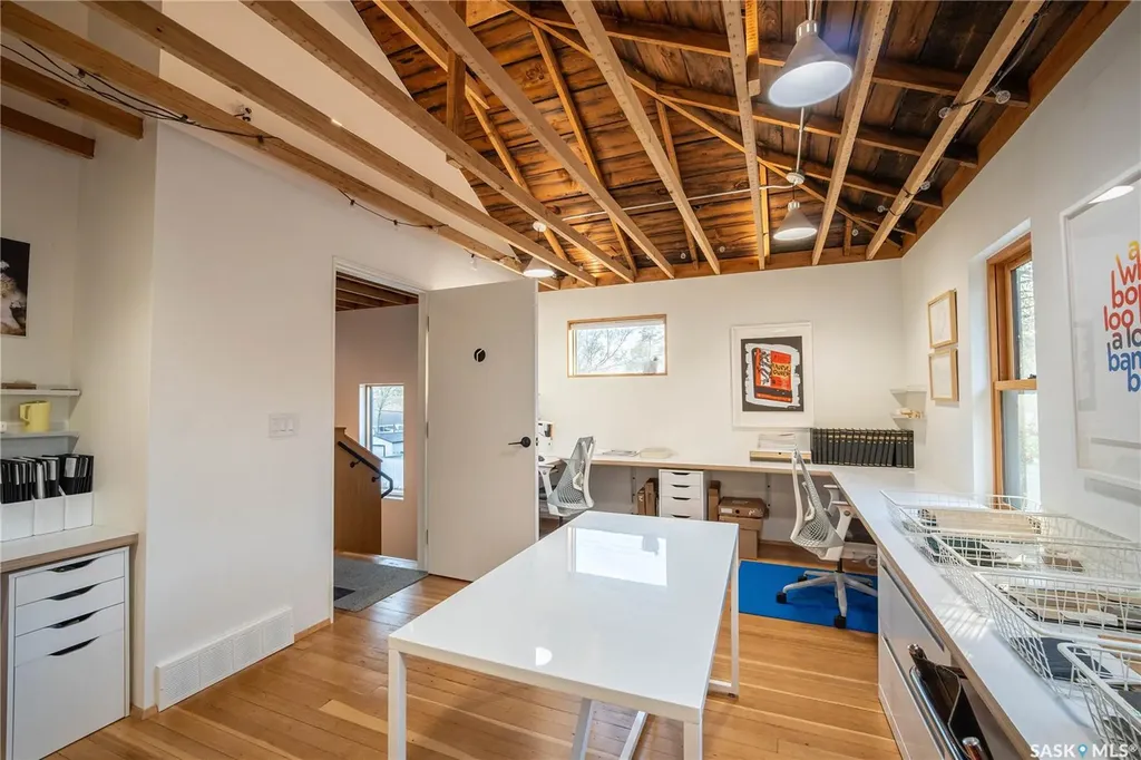 223 25th Street W Saskatoon SK S7K 2J1