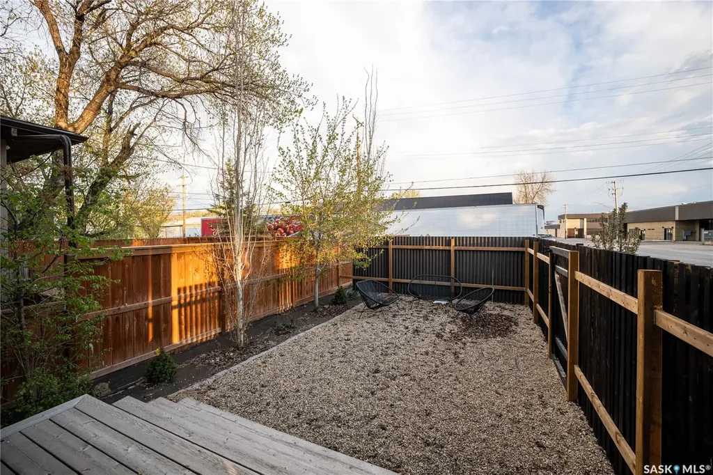 223 25th Street W Saskatoon SK S7K 2J1
