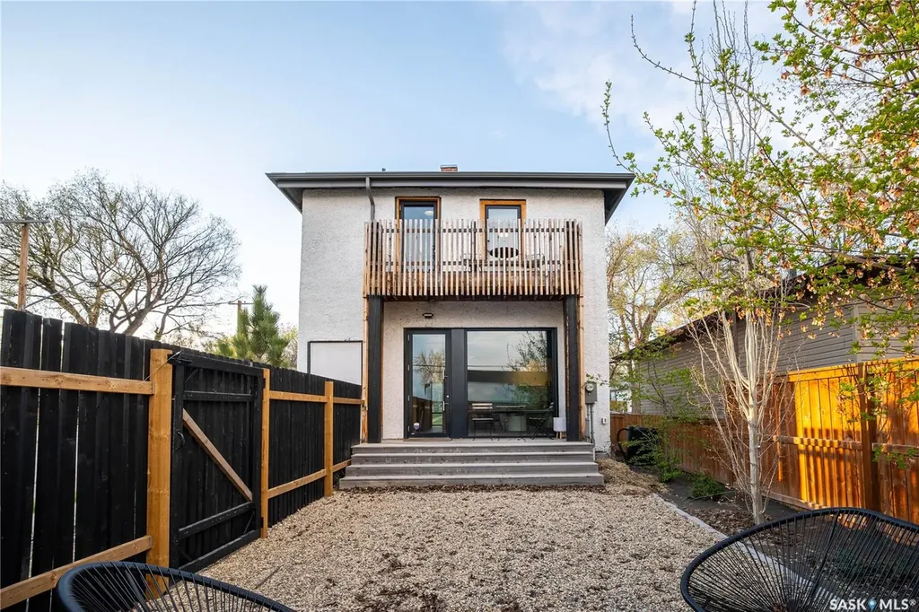 223 25th Street W Saskatoon SK S7K 2J1