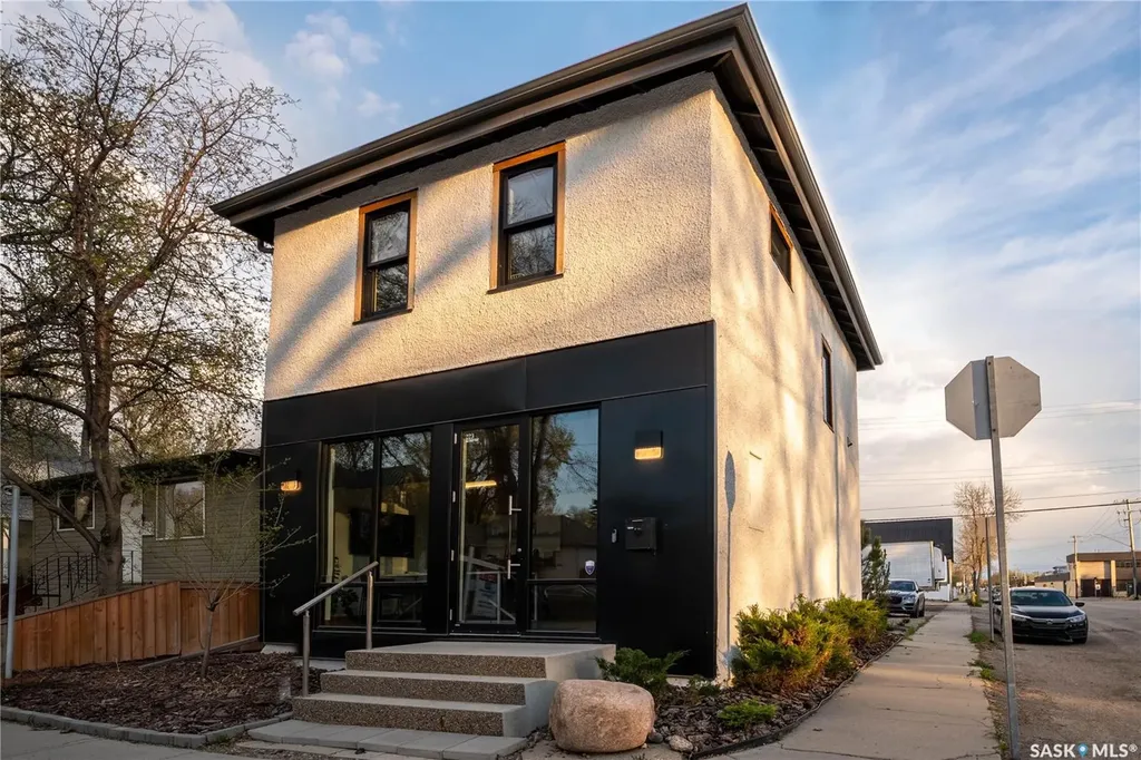 223 25th Street W Saskatoon SK S7K 2J1