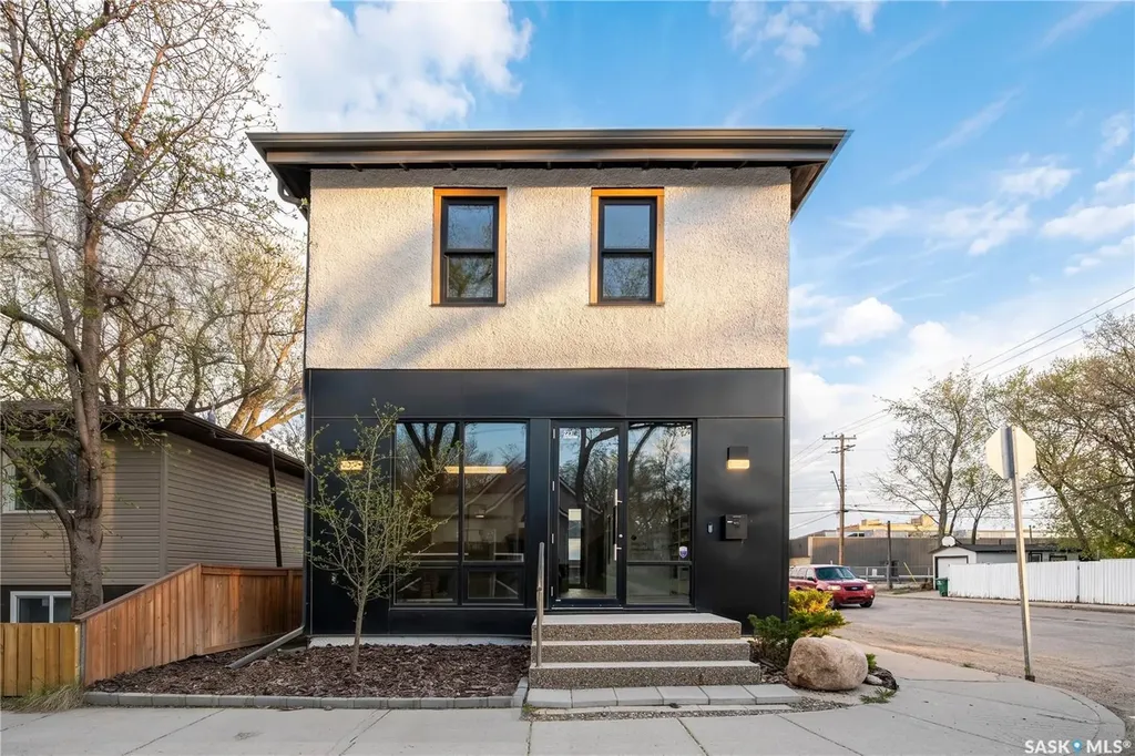223 25th Street W Saskatoon SK S7K 2J1