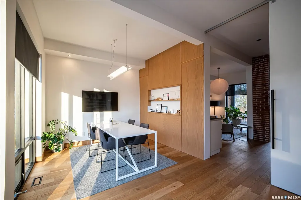 223 25th Street W Saskatoon SK S7K 2J1