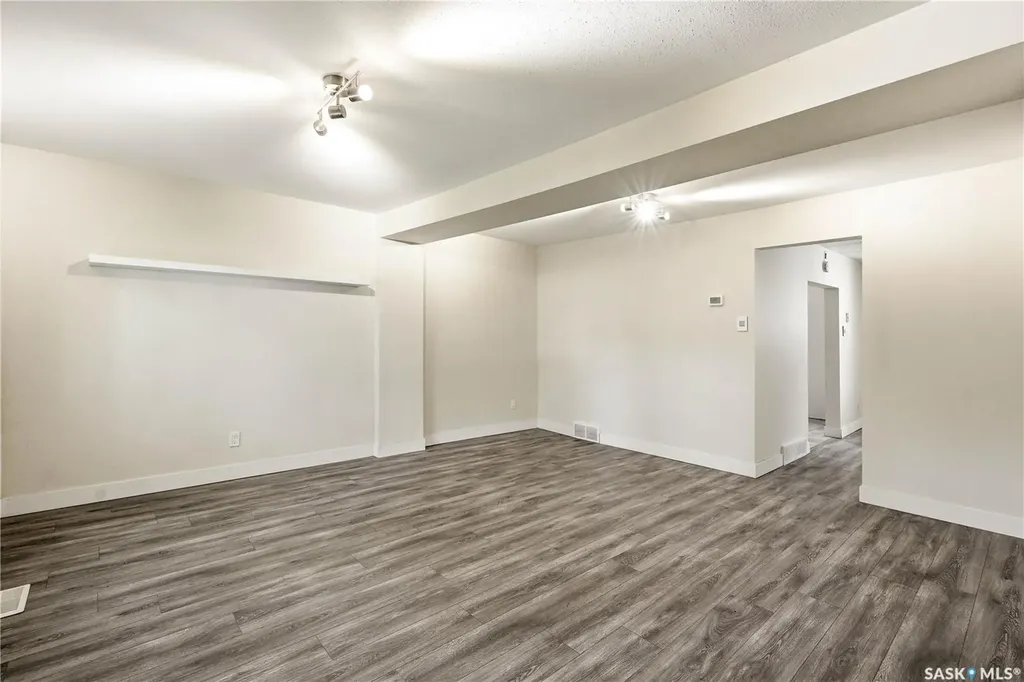 927 4th Avenue N Saskatoon SK S7K 2N5