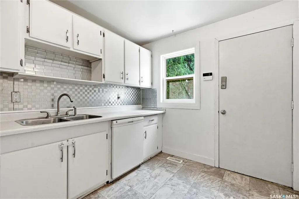 927 4th Avenue N Saskatoon SK S7K 2N5