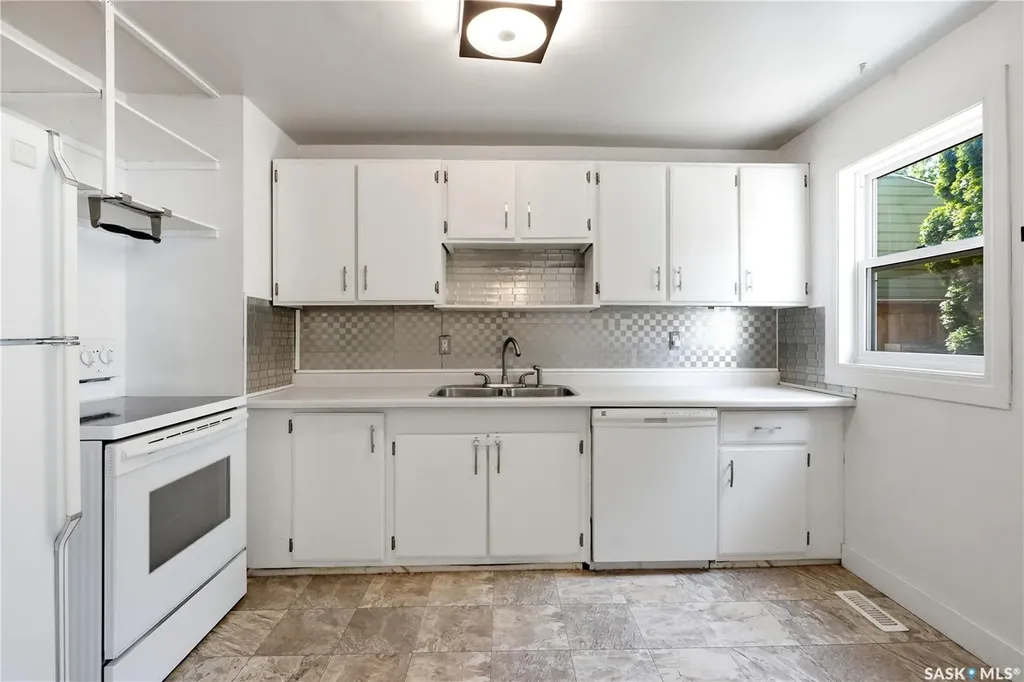 927 4th Avenue N Saskatoon SK S7K 2N5