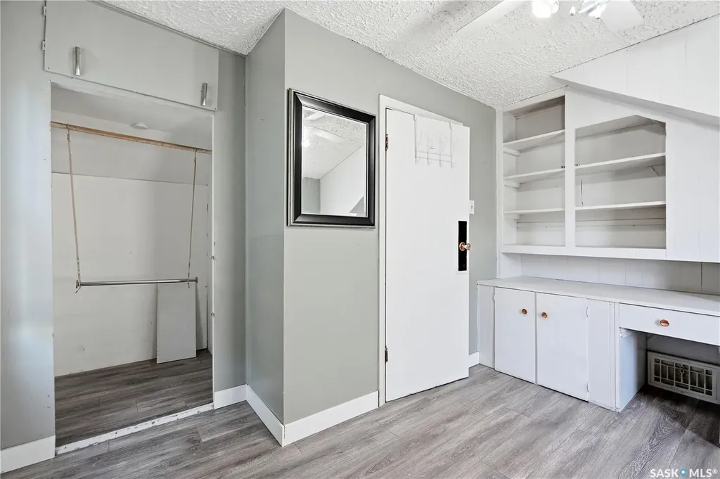 927 4th Avenue N Saskatoon SK S7K 2N5