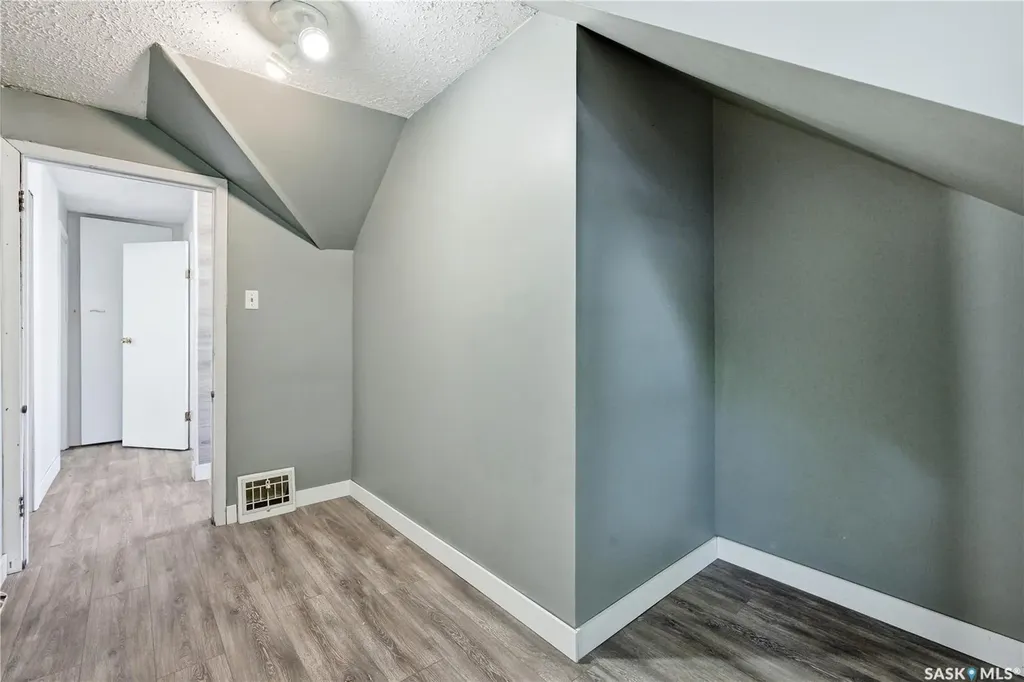 927 4th Avenue N Saskatoon SK S7K 2N5
