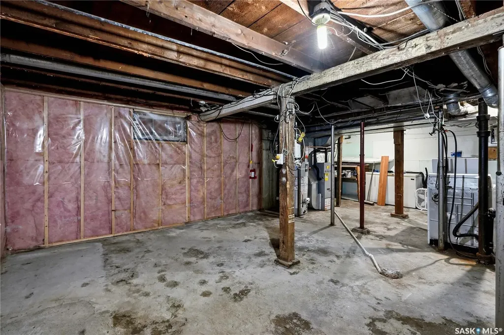 927 4th Avenue N Saskatoon SK S7K 2N5