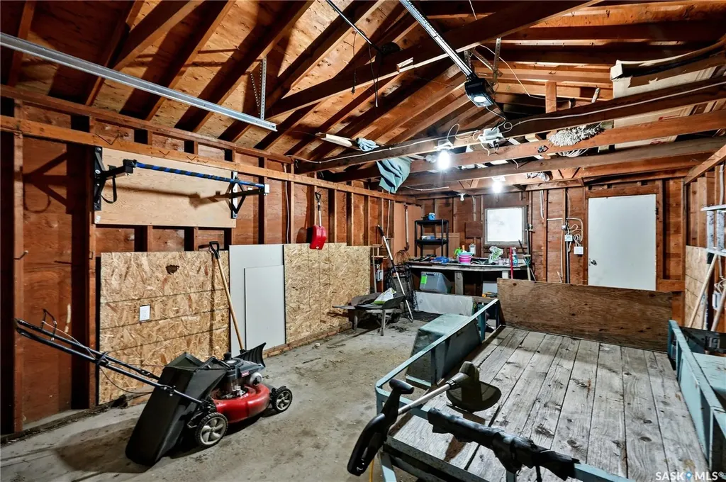 927 4th Avenue N Saskatoon SK S7K 2N5