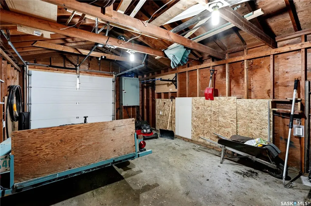 927 4th Avenue N Saskatoon SK S7K 2N5