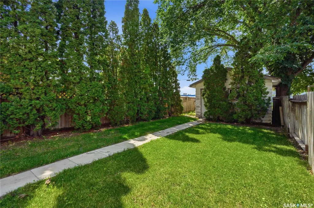 927 4th Avenue N Saskatoon SK S7K 2N5