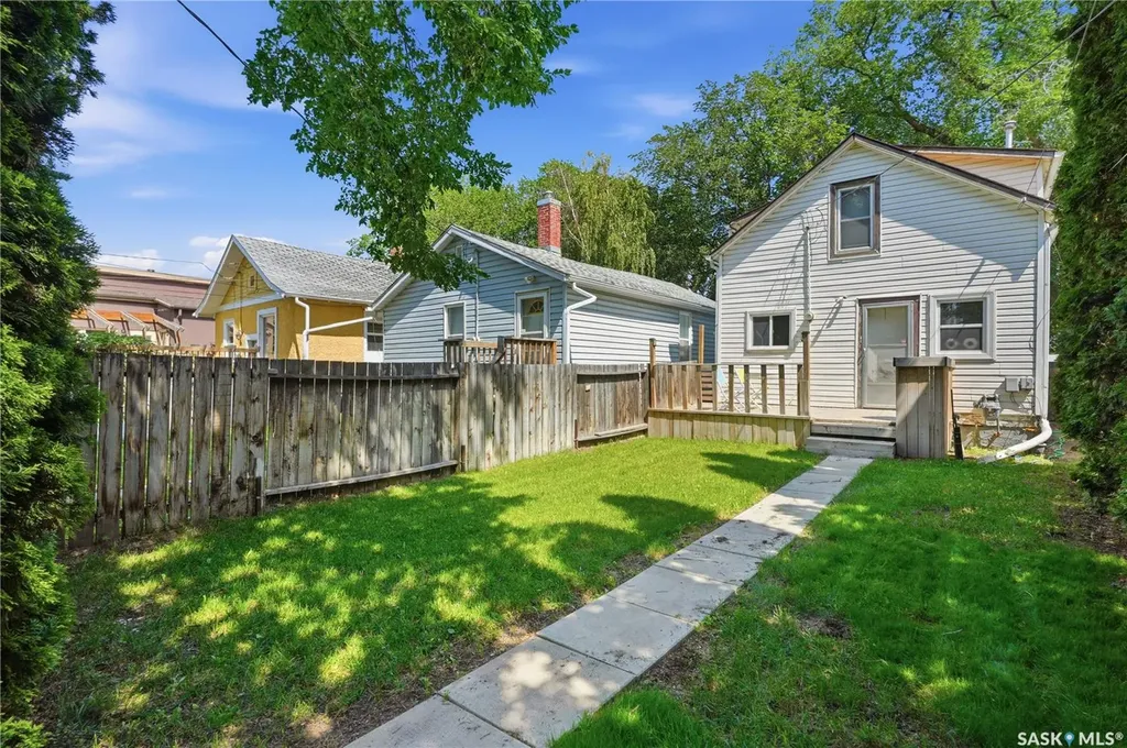927 4th Avenue N Saskatoon SK S7K 2N5