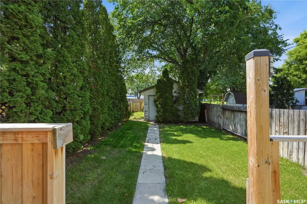 927 4th Avenue N Saskatoon SK S7K 2N5