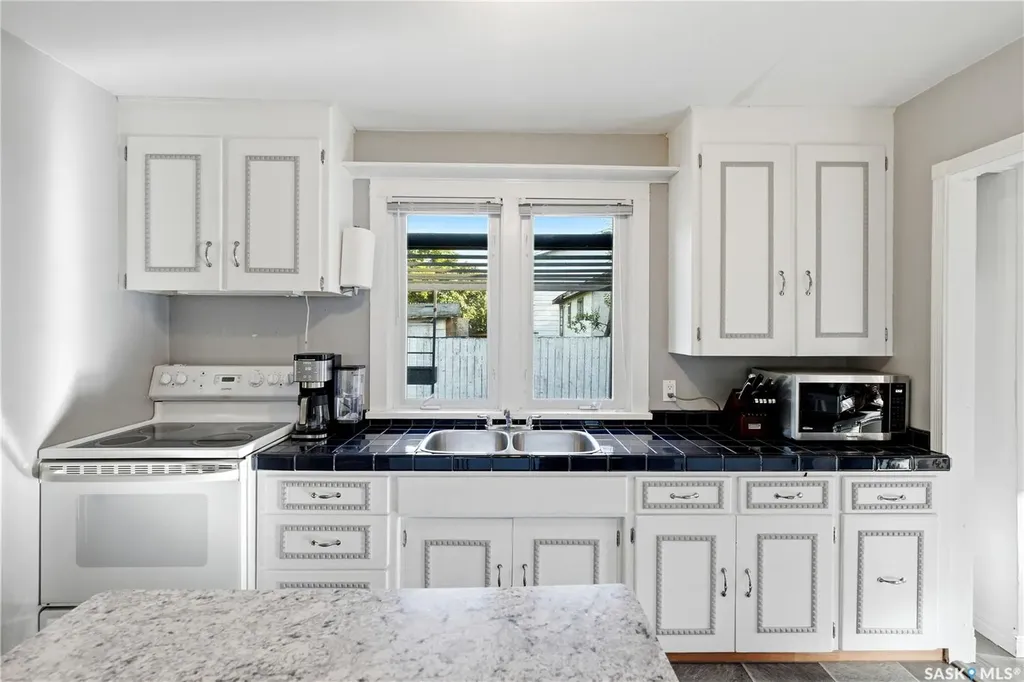 1728 2nd Avenue N Saskatoon SK S7K 2G5