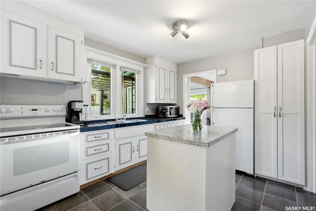 1728 2nd Avenue N Saskatoon SK S7K 2G5