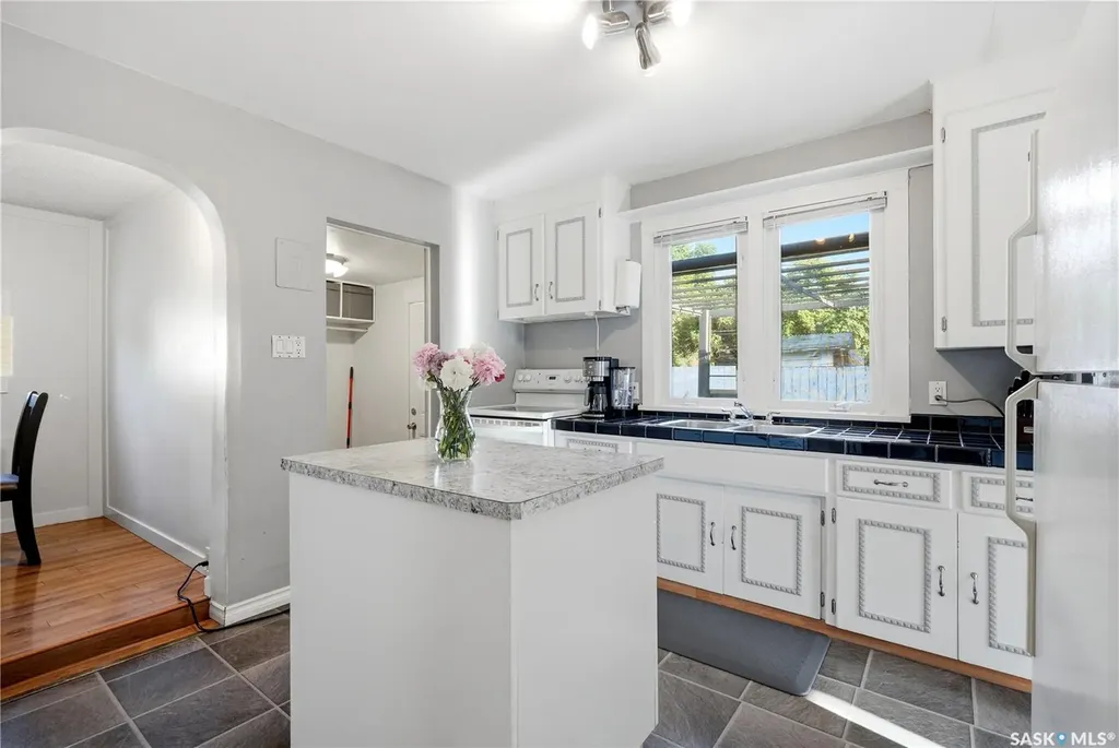 1728 2nd Avenue N Saskatoon SK S7K 2G5