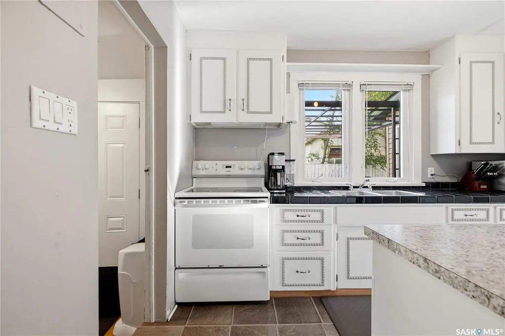 1728 2nd Avenue N Saskatoon SK S7K 2G5