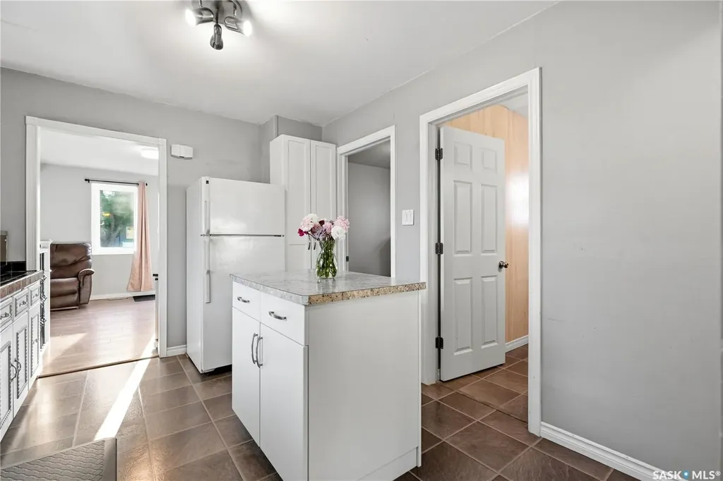 1728 2nd Avenue N Saskatoon SK S7K 2G5