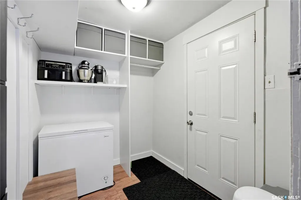 1728 2nd Avenue N Saskatoon SK S7K 2G5