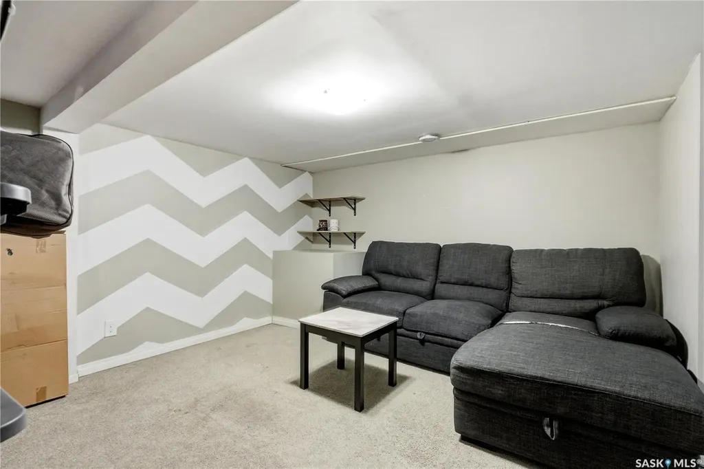 1728 2nd Avenue N Saskatoon SK S7K 2G5