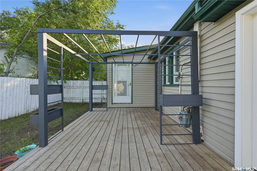 1728 2nd Avenue N Saskatoon SK S7K 2G5